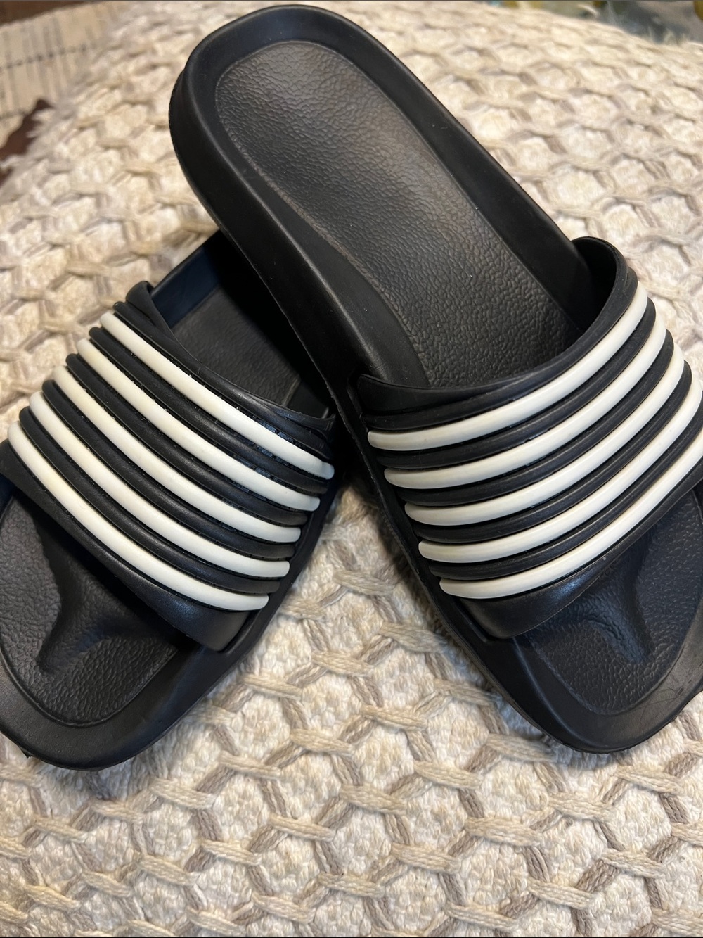 Black and White Slide Sandals - Cushioned Pool Slides